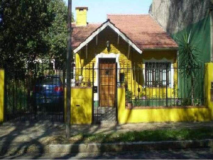 CHALET 3 AMBIENTES LOTE 10X27, 
IDEAL CONSTRUCTOR. MUY BUENO