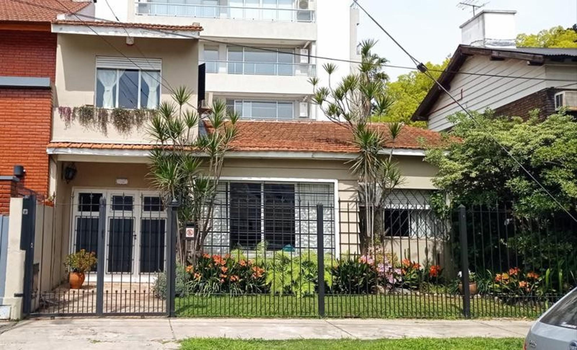 Casa - Adrogué sobre Canale