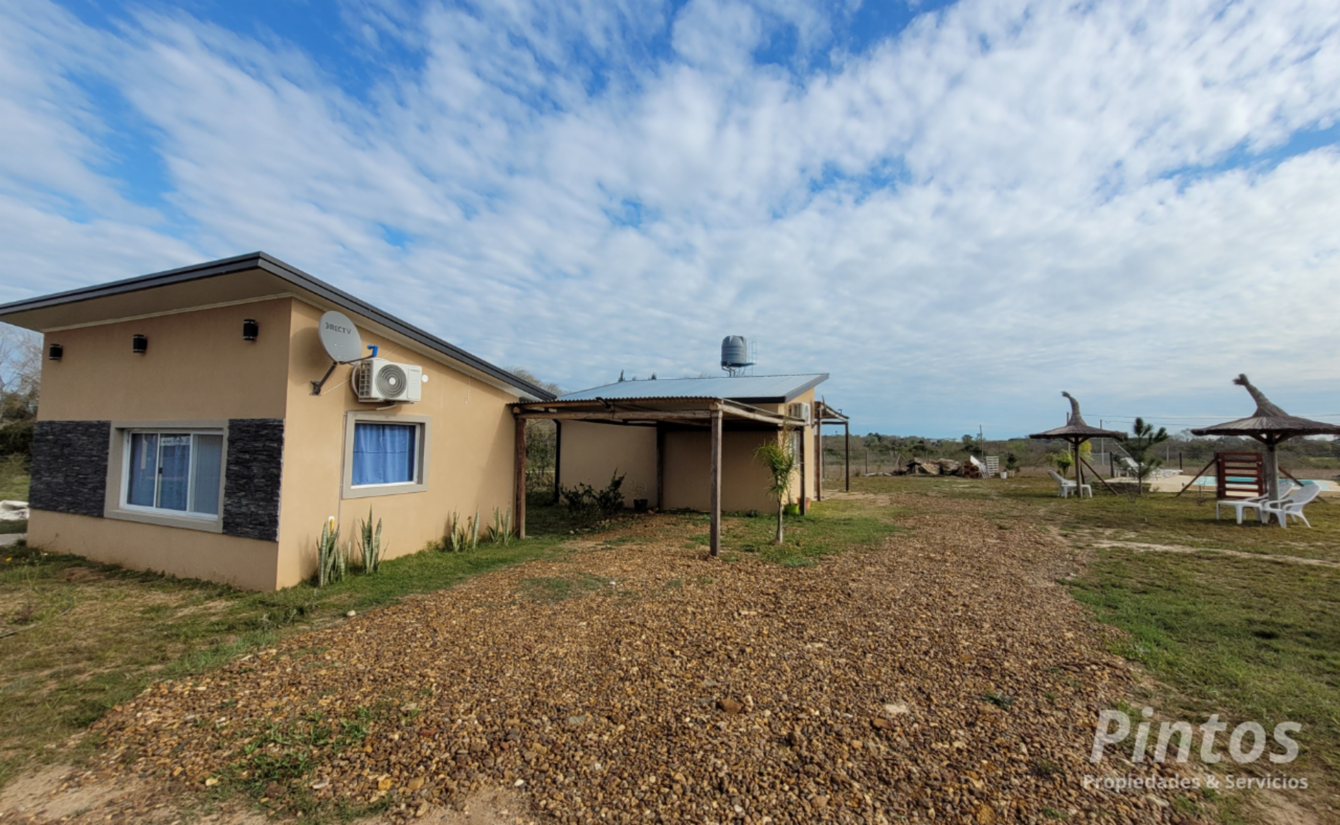 Distinguido complejo sobre calle Antelo. EJIDO SAN JOSE.