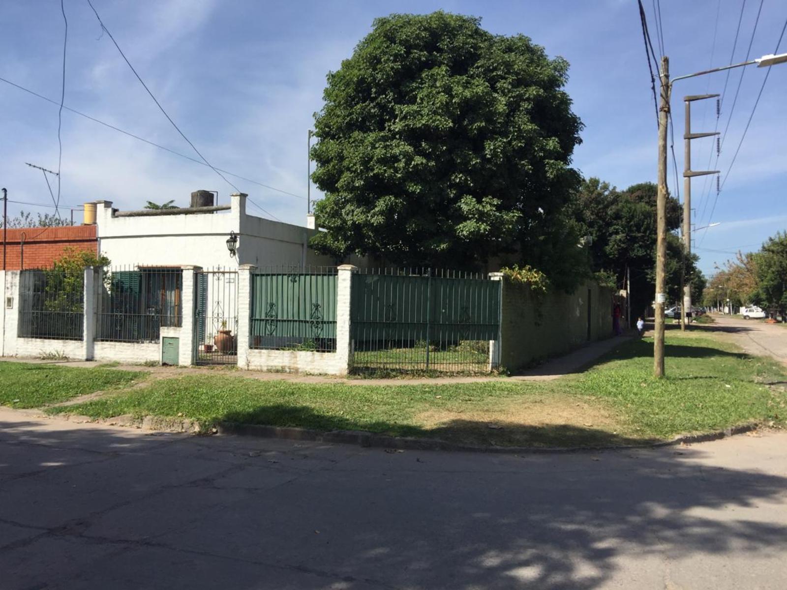 Venta de Casa 4 AMBIENTES, Ituzaingó.