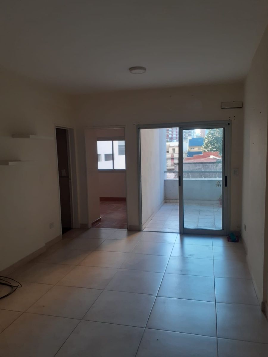 Vendo Dpto excelente Avellaneda, Gral Paz 59 a mts. Av. Bme. Mitre. 2amp amb con balcón.