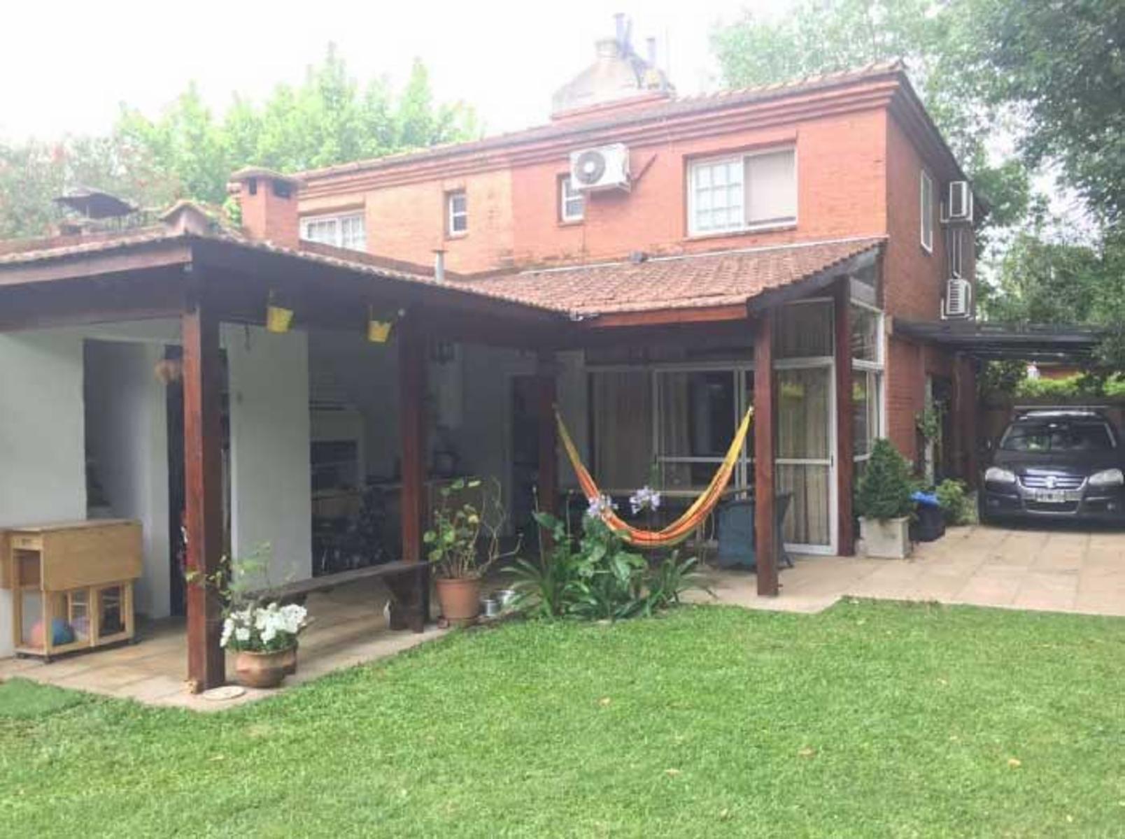 champagnat, Pilar House