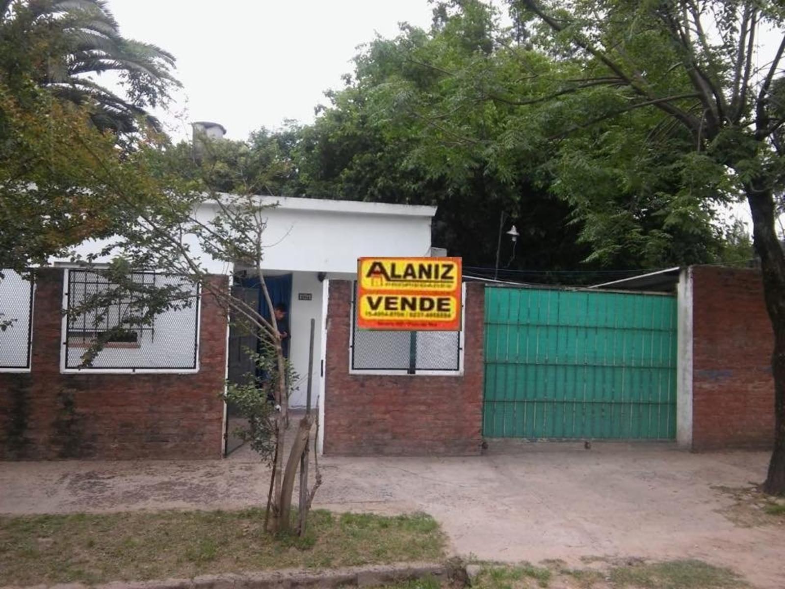 VENDO CASA EN MERLO CON PATIO Y ENTRADA DE AUTO