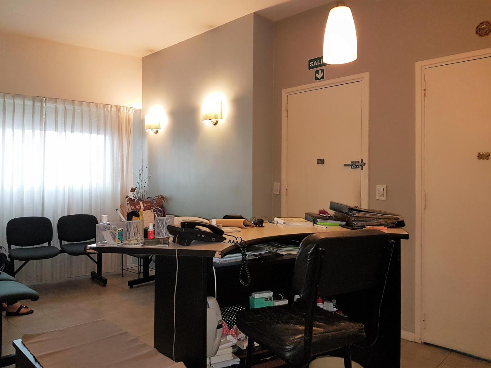 VENTA DEL INMUEBLE CON EL FONDO DE COMERCIO - BOTANICO - Armenia 2300 - Duplex 2 Pisos Consultorios/vivienda