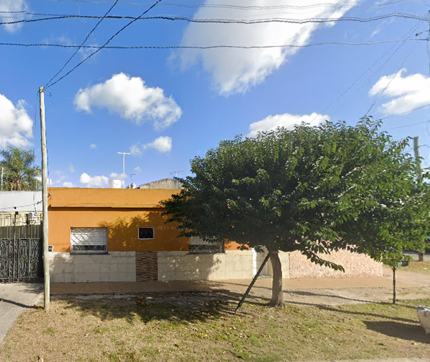 VENTA OPORTUNIDAD / DOS PROPIEDADES INDEPENDIENTES. SOBRE EL MISMO TERRENO /