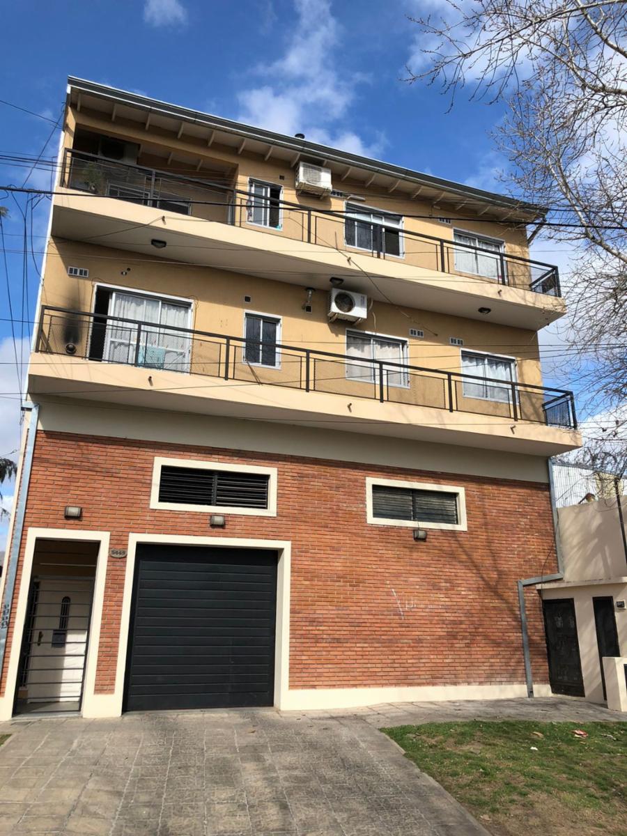 Departamento de 2 ambientes con cochera cubierta en Berazategui