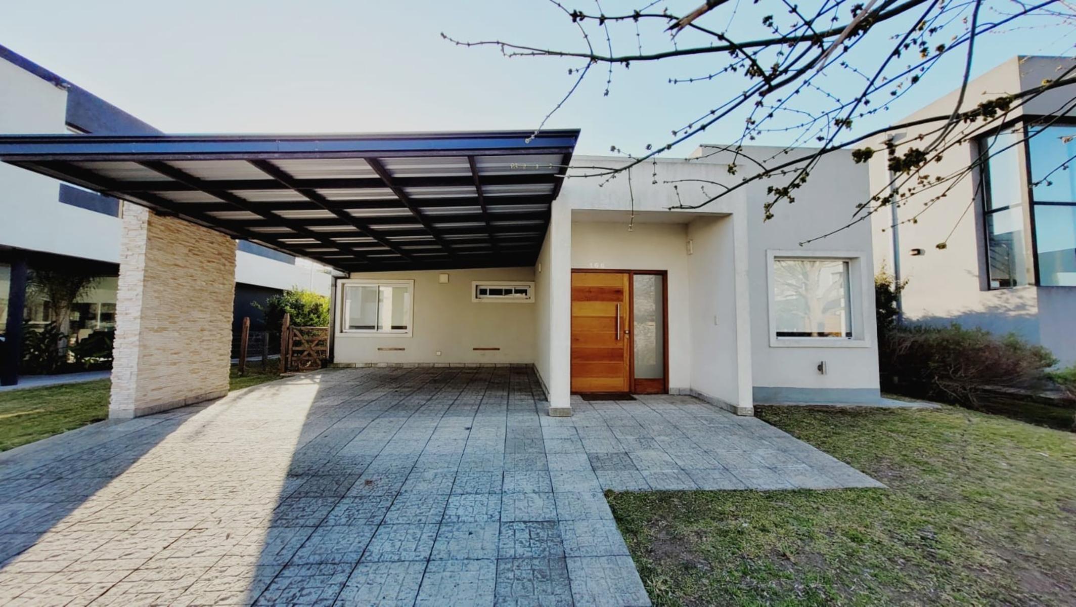 Casa 4 amb en Altos de Hudson ll