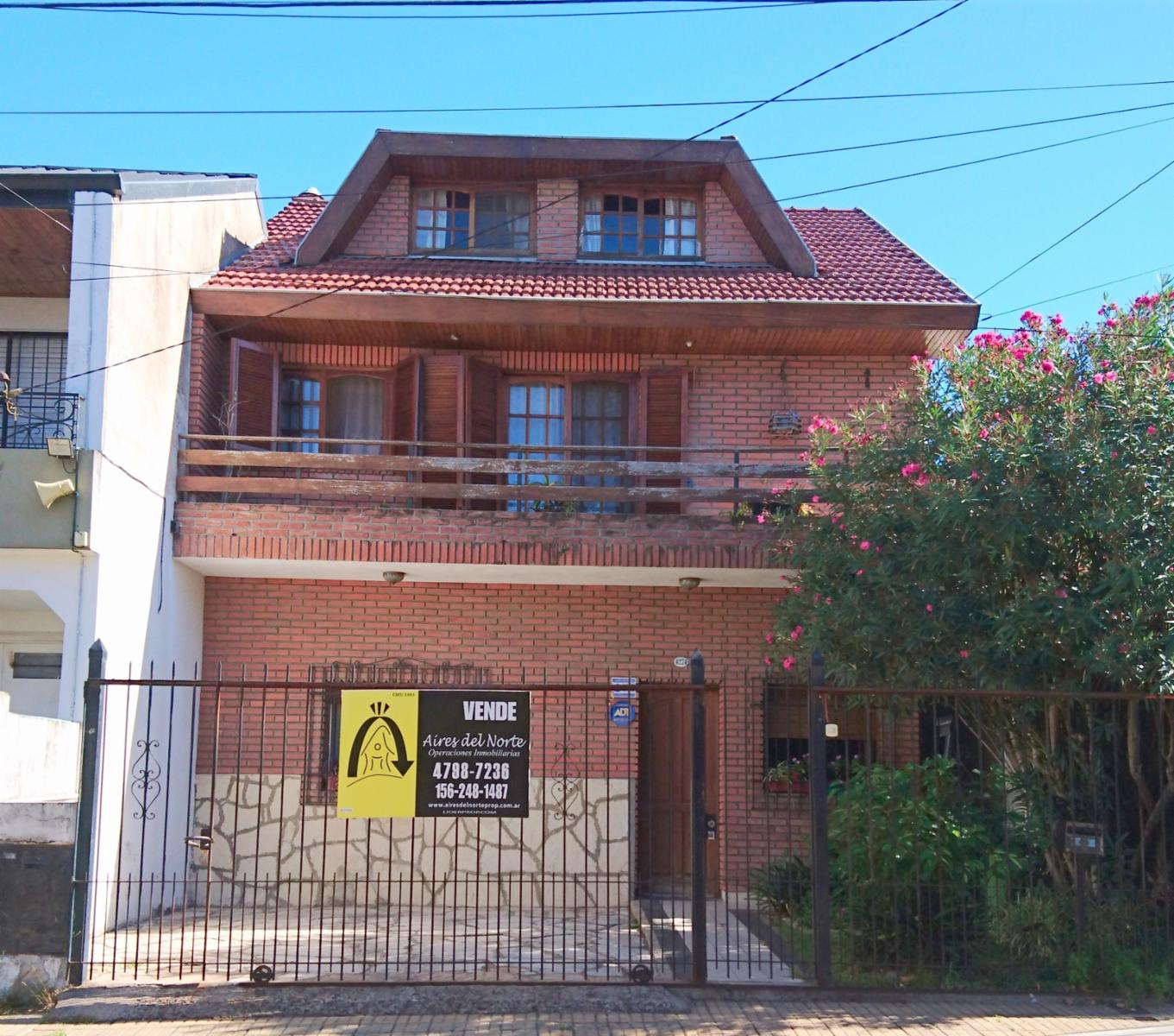 Hermoso Chalet de 6 + Amb con Depto de 3 Amb en El Fondo. con Coch Para 2 Autos