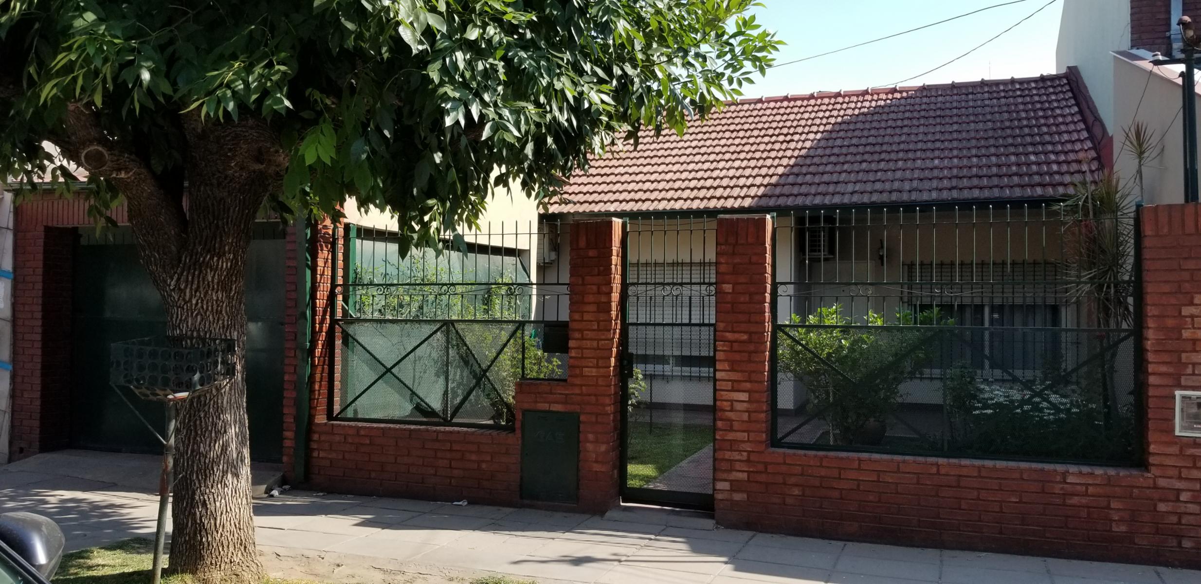 MORENO CENTRO CHALET 4 AMB. LOTE 10 X 42 A 50 METROS DE LIBERTADOR Y AV- LIBERTAD