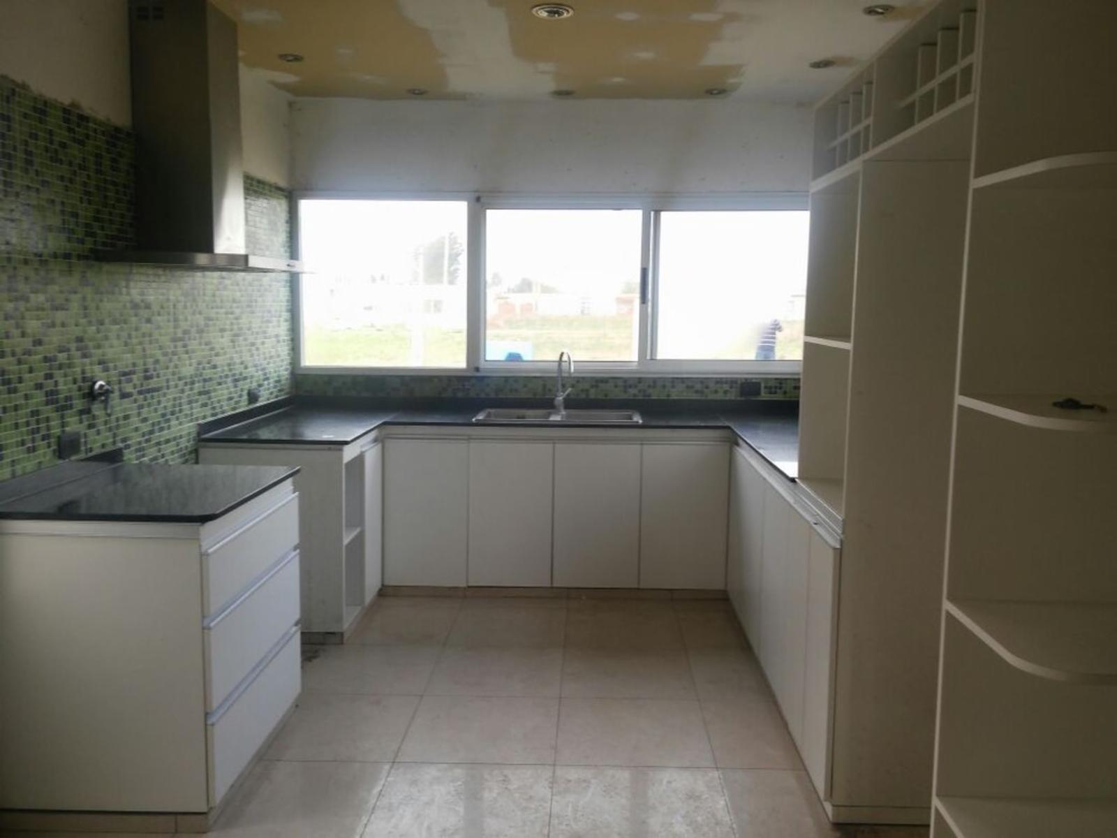 Casa en Roldan 122 m² Cub, Las Acequias, Dos Dorm., Pileta, 600 m² Terreno