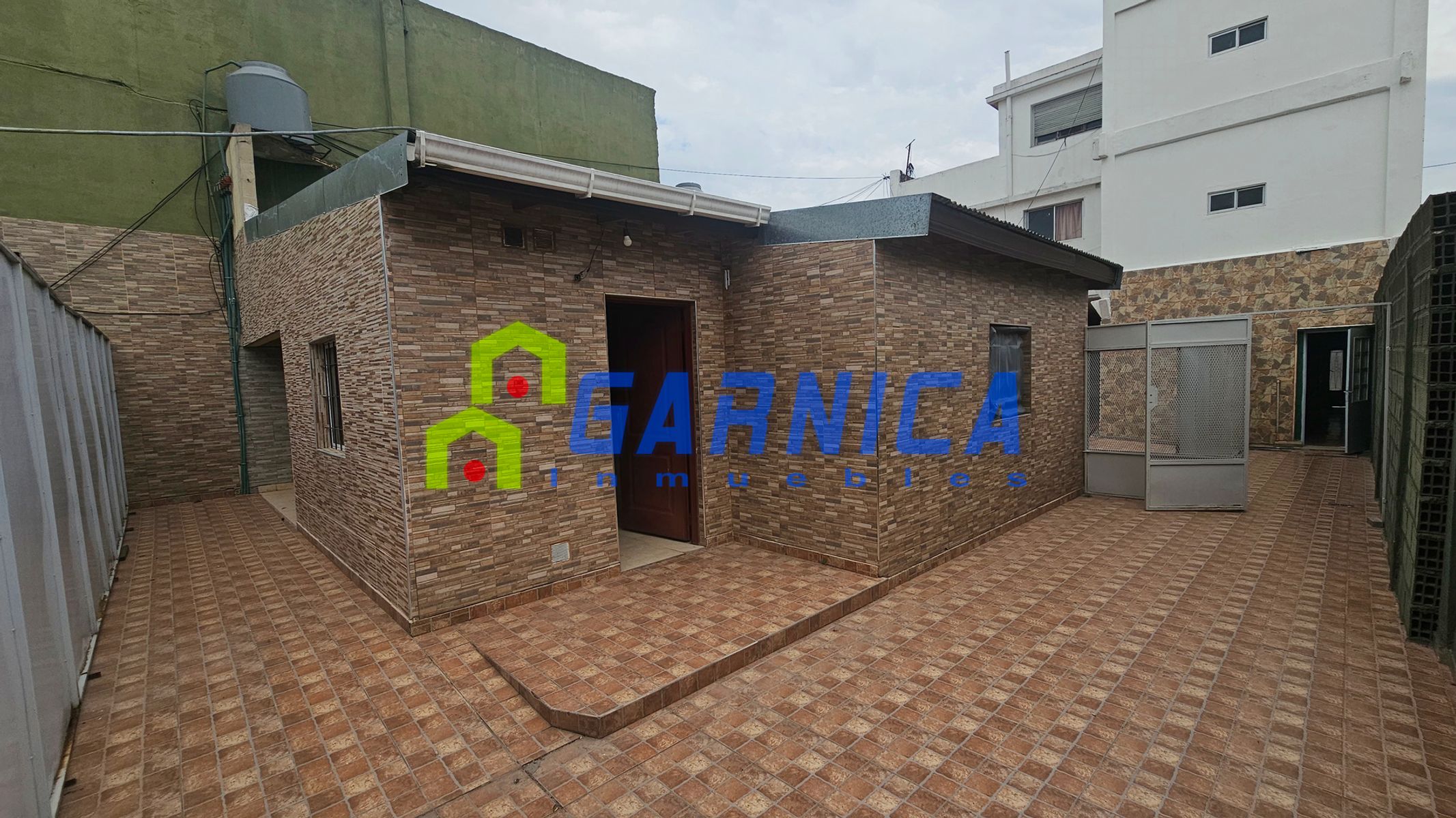 Alquiler PH 3 ambientes con patio compartido en Caseros