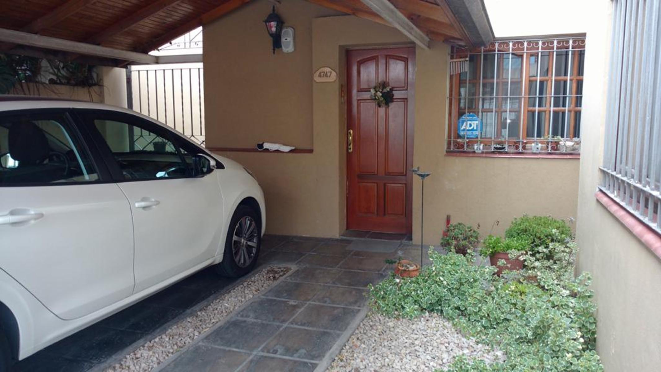 Casa 3 amb. reciclada a nuevo con fondo y pileta Berazategui centro