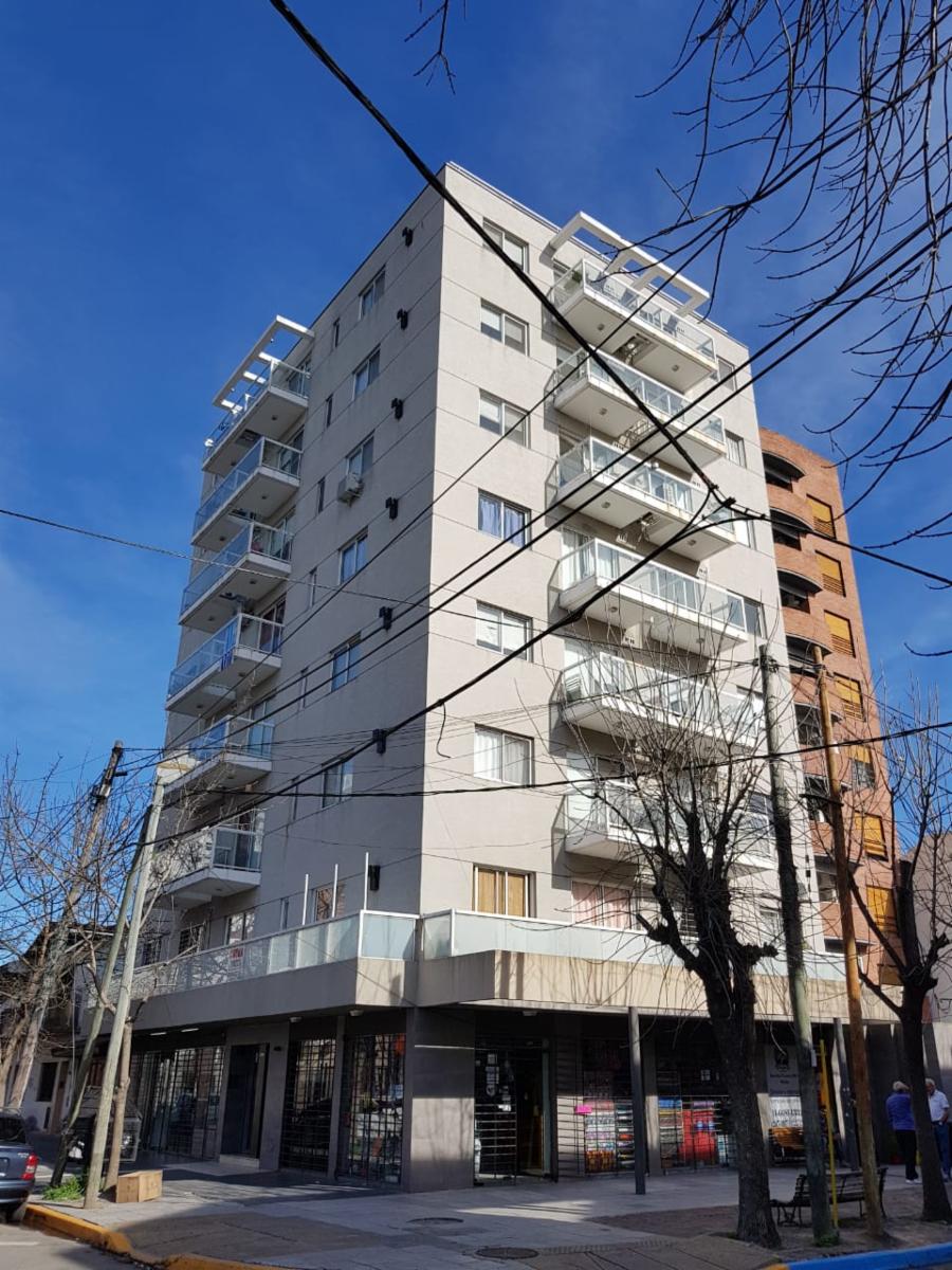 Departamento 3 amb. excelente estado frente a la estación de Wilde