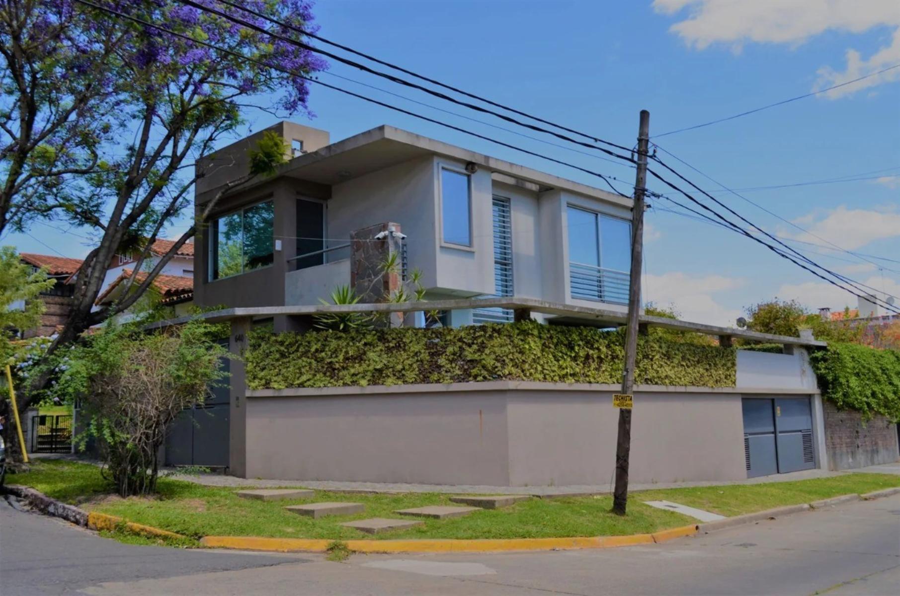 Casa Moderna 4 Amb. 2 Cocheras En Quilmes Residencial