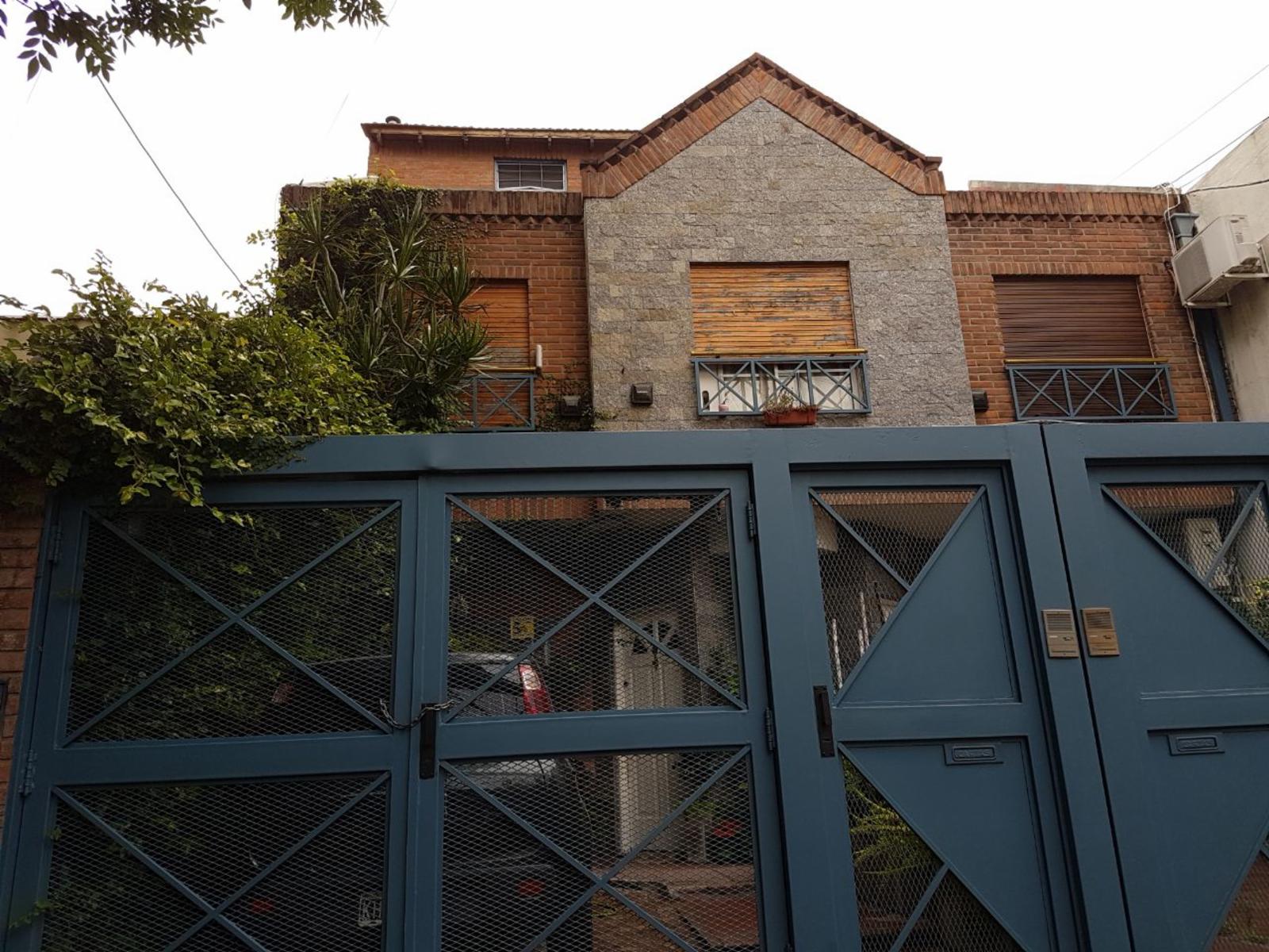 Venta - Triplex 4 amb, zona Parque Chacabuco