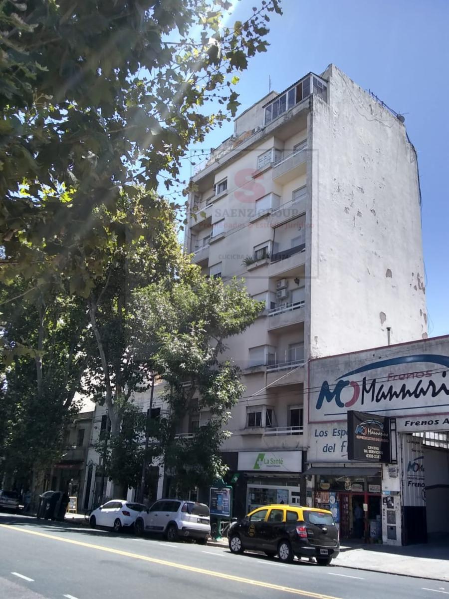 Depto, 3 ambientes con dependencia, al frente con Balcón, muy luminoso.