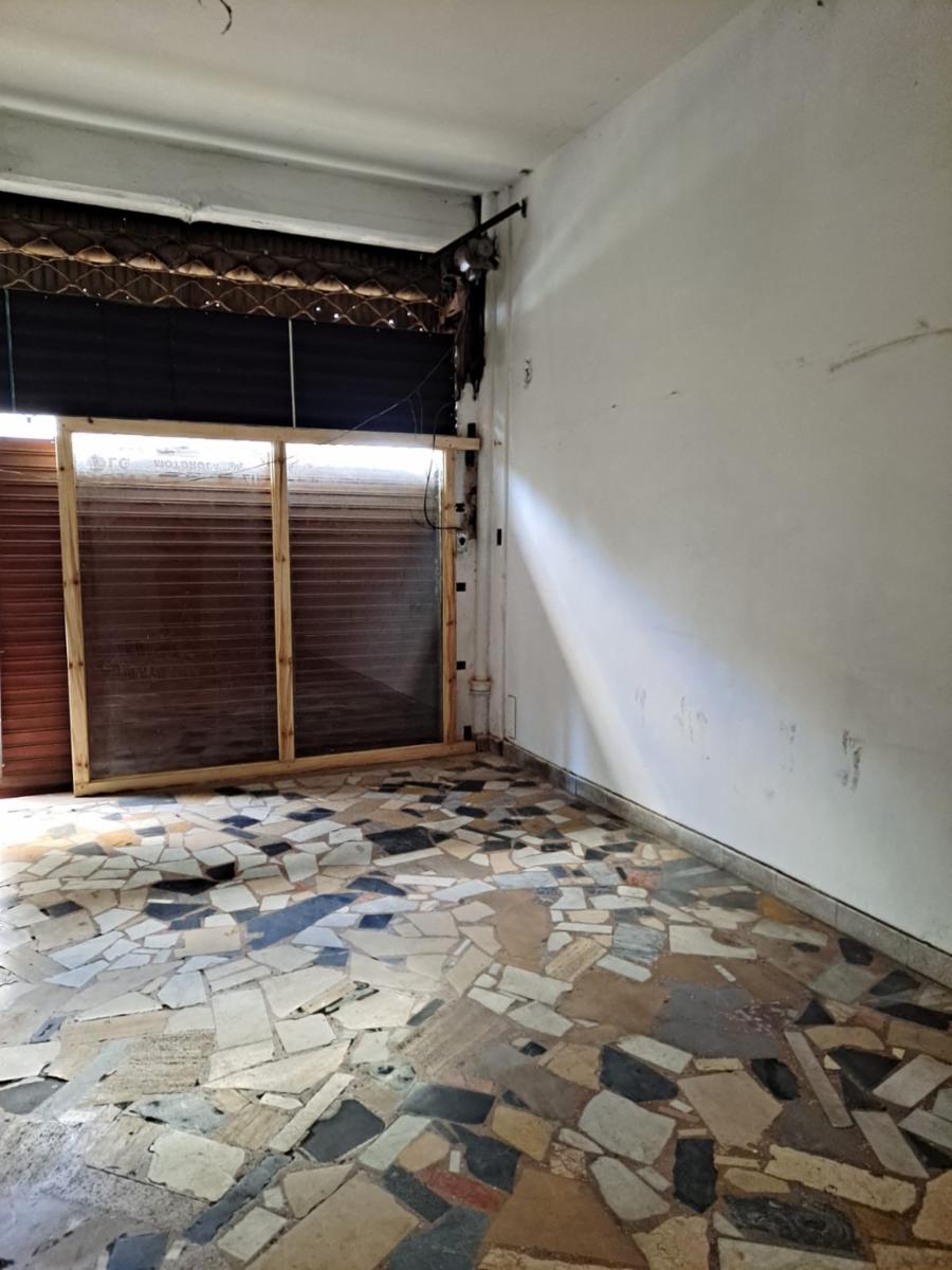 Local en Alquiler  a la calle