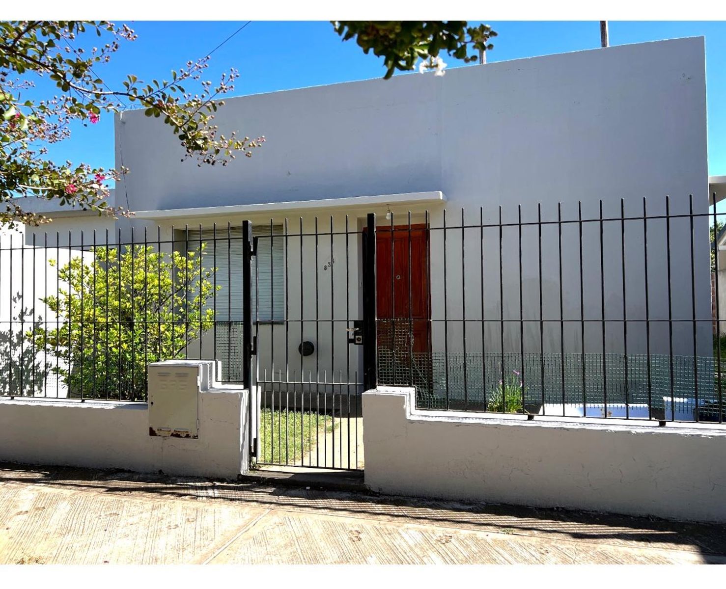 Casa de dos dormitorios. Buena ubicación.
