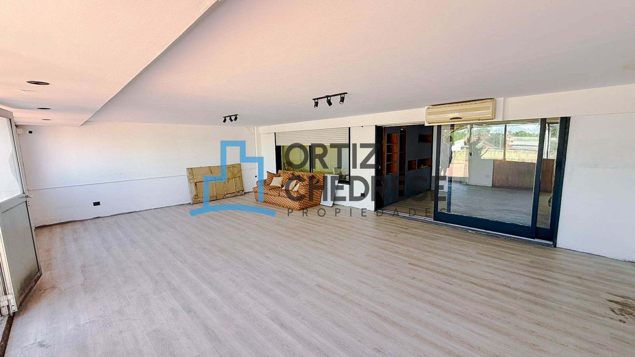 Av. de los Constituyentes 1366 - Amplio piso de oficinas con depósito enGeneral Pacheco