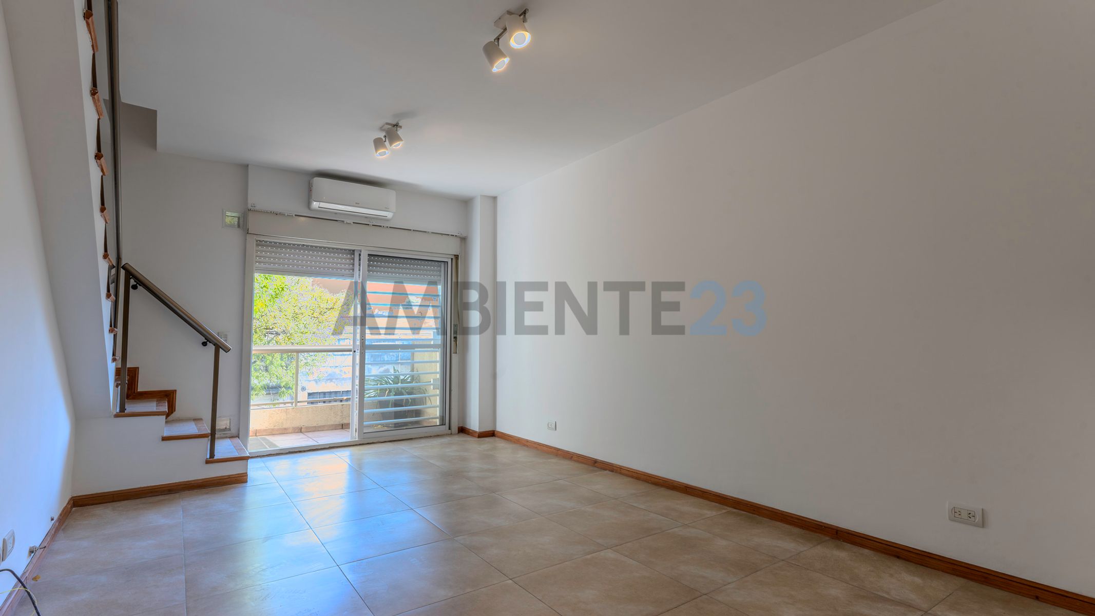Artigas 2500 - Departamento tipo duplex 3 ambientes con patio y dos cocheras - Villa del Parque