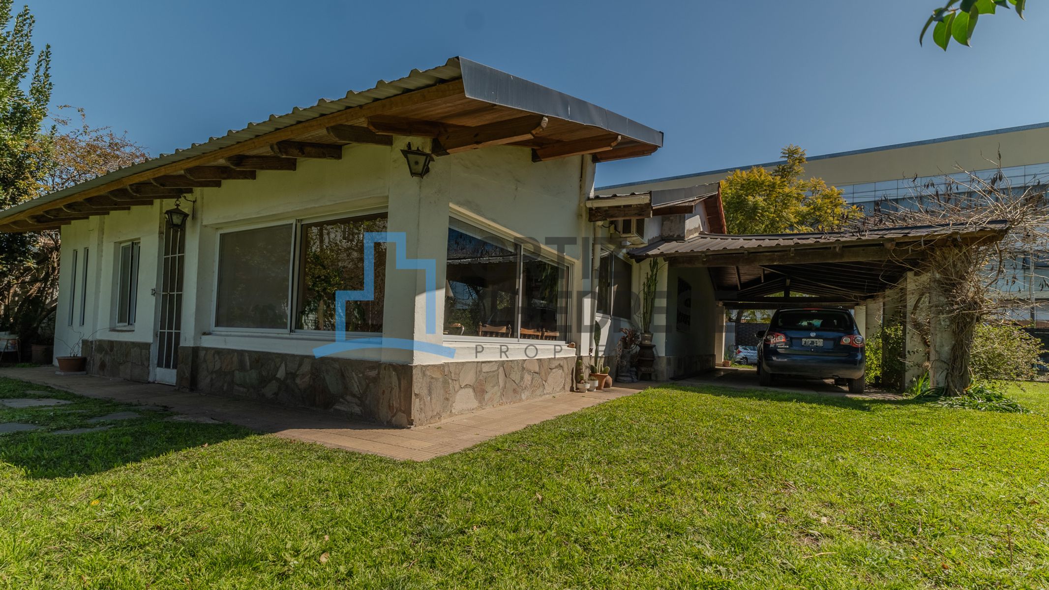 Comodoro Rivadavia 100 - Casa de 5 ambientes doble lote con pileta - Los Polvorines