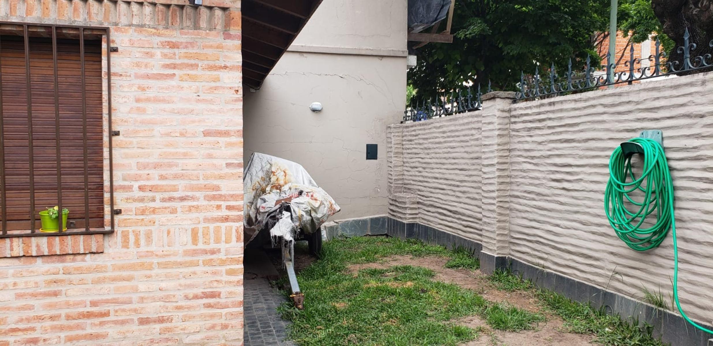 2 Propiedades unidas con Lotes de 12,07 x 24,05 y 9,02 x 24,06. Ideal Uso Comercial y Vivienda