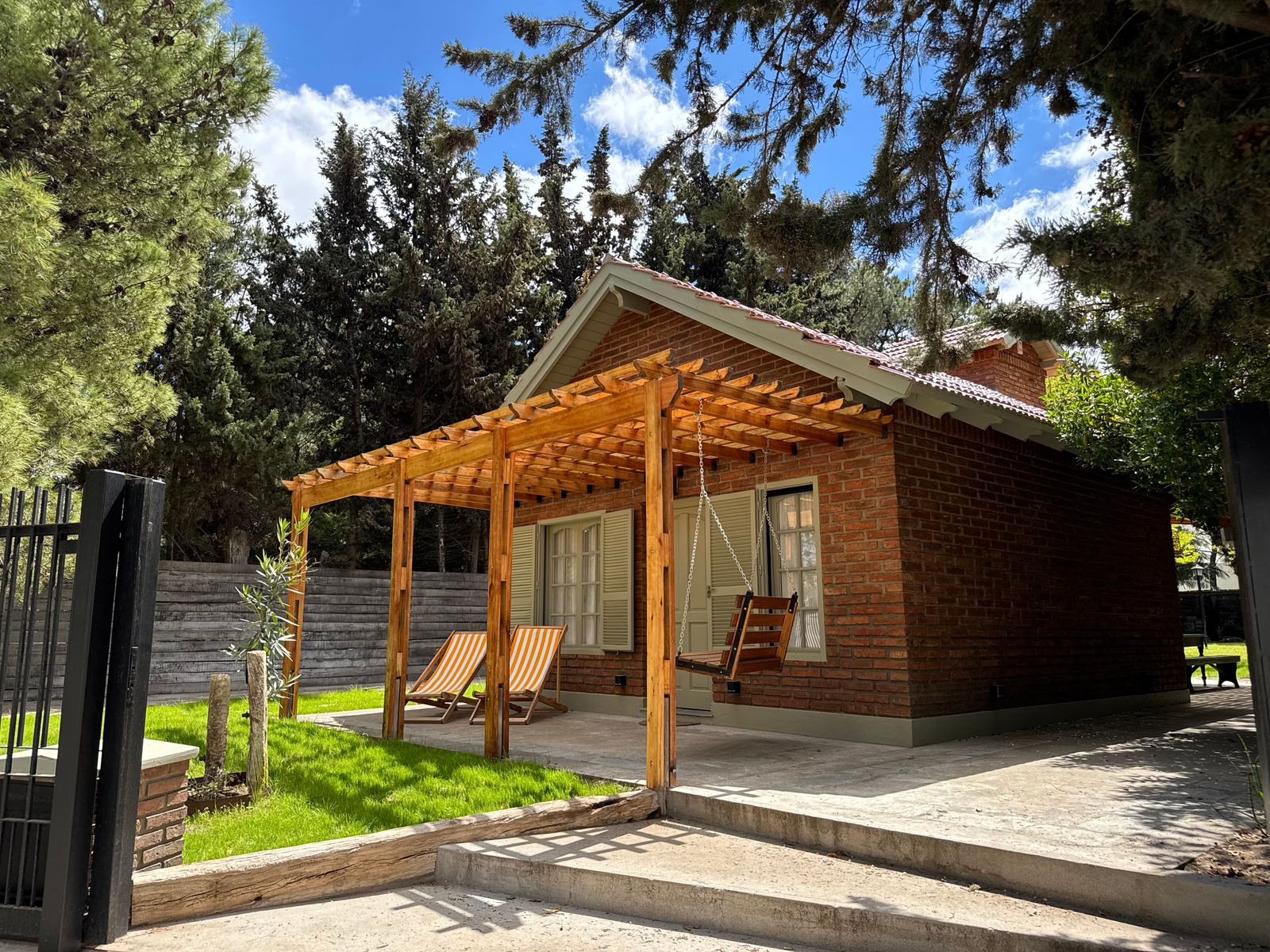 ENCANTADORA CASA EN EXCELENTE UBICACIÓN