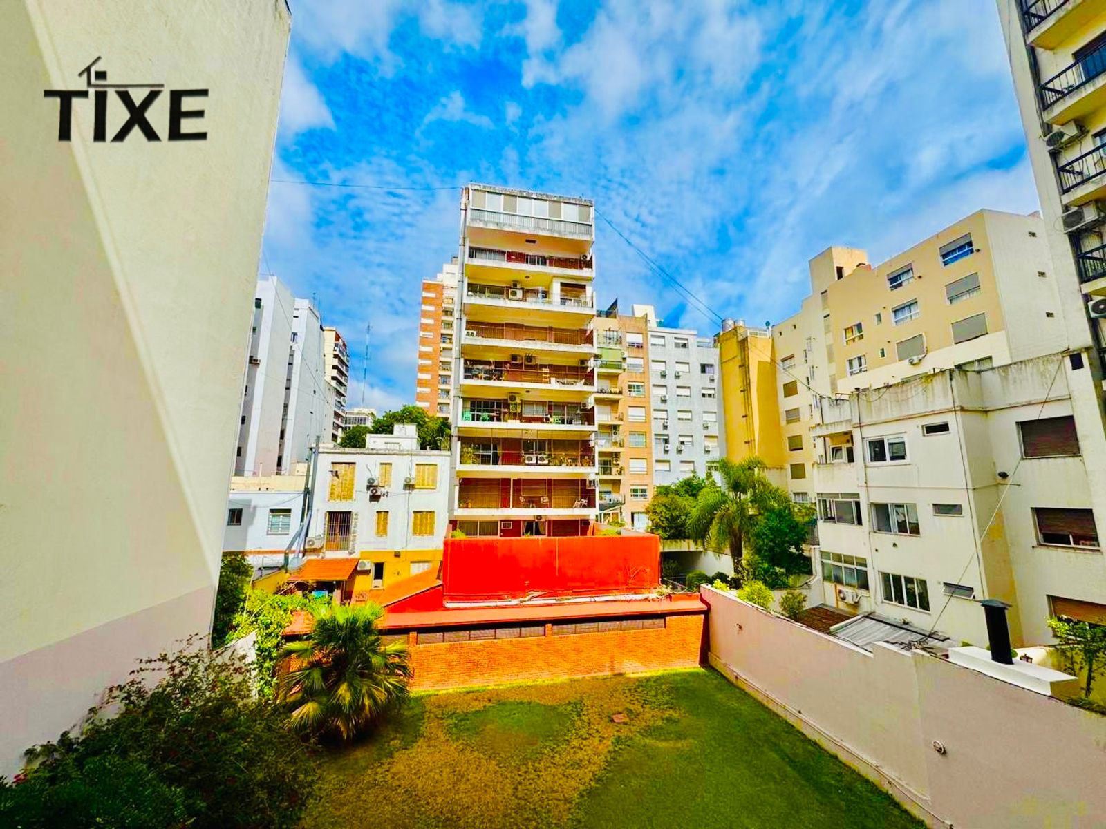 Belgrano. Categoría. 3 Amb. C/fte. Balcón. Vistas con verde. Cochera.