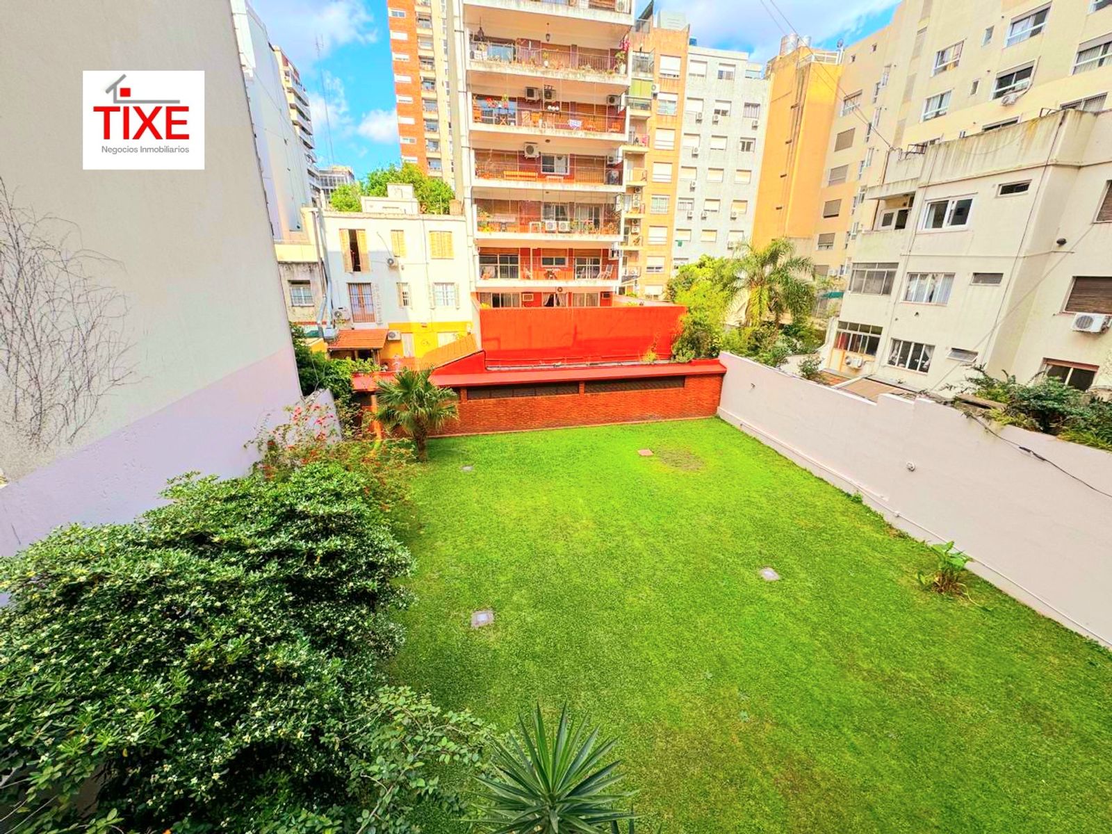 Belgrano. Categoría. 3 Amb. C/fte. Balcón. Vistas con verde.