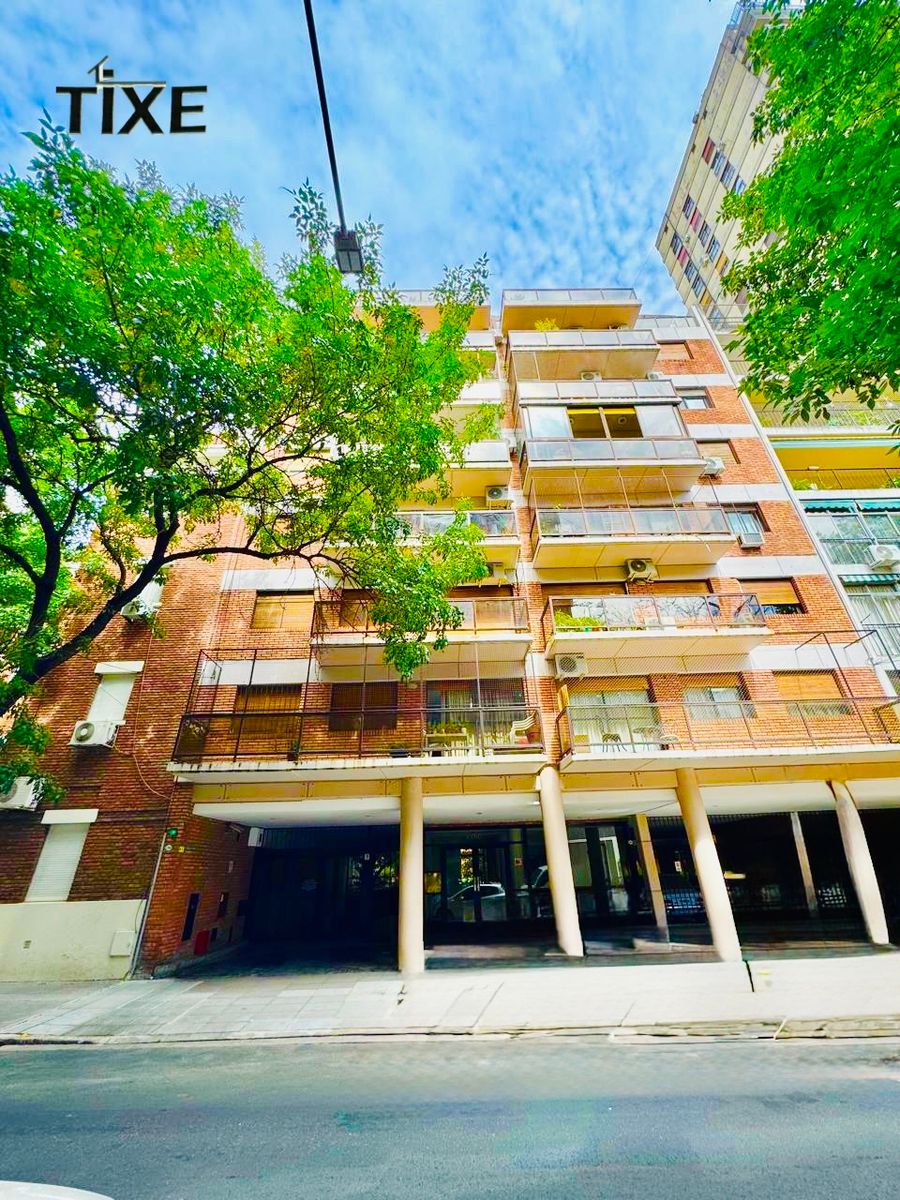 Belgrano. Categoría. 3 Amb. C/fte. Balcón. Vistas con verde.