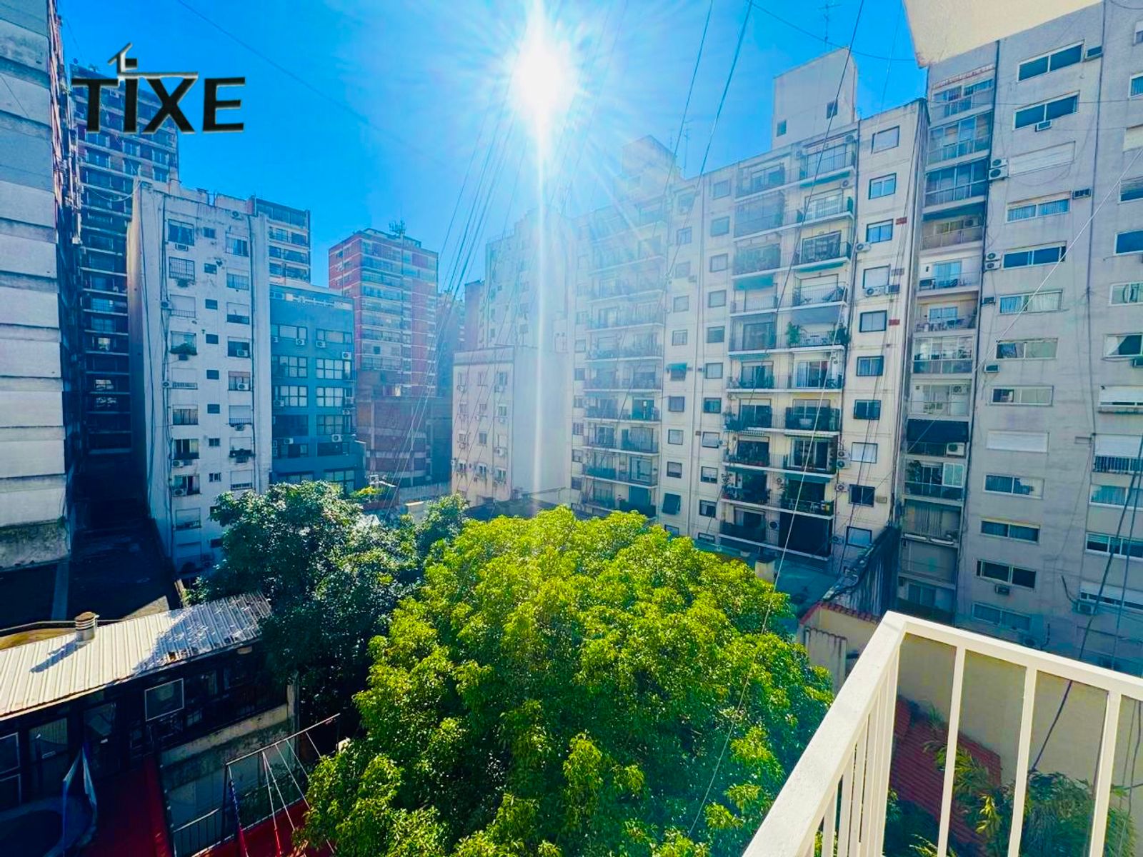 RECOLETA. Paraguay al 1200. Piso alto. 2 Dorm. Balcón. Vistas. Sol.