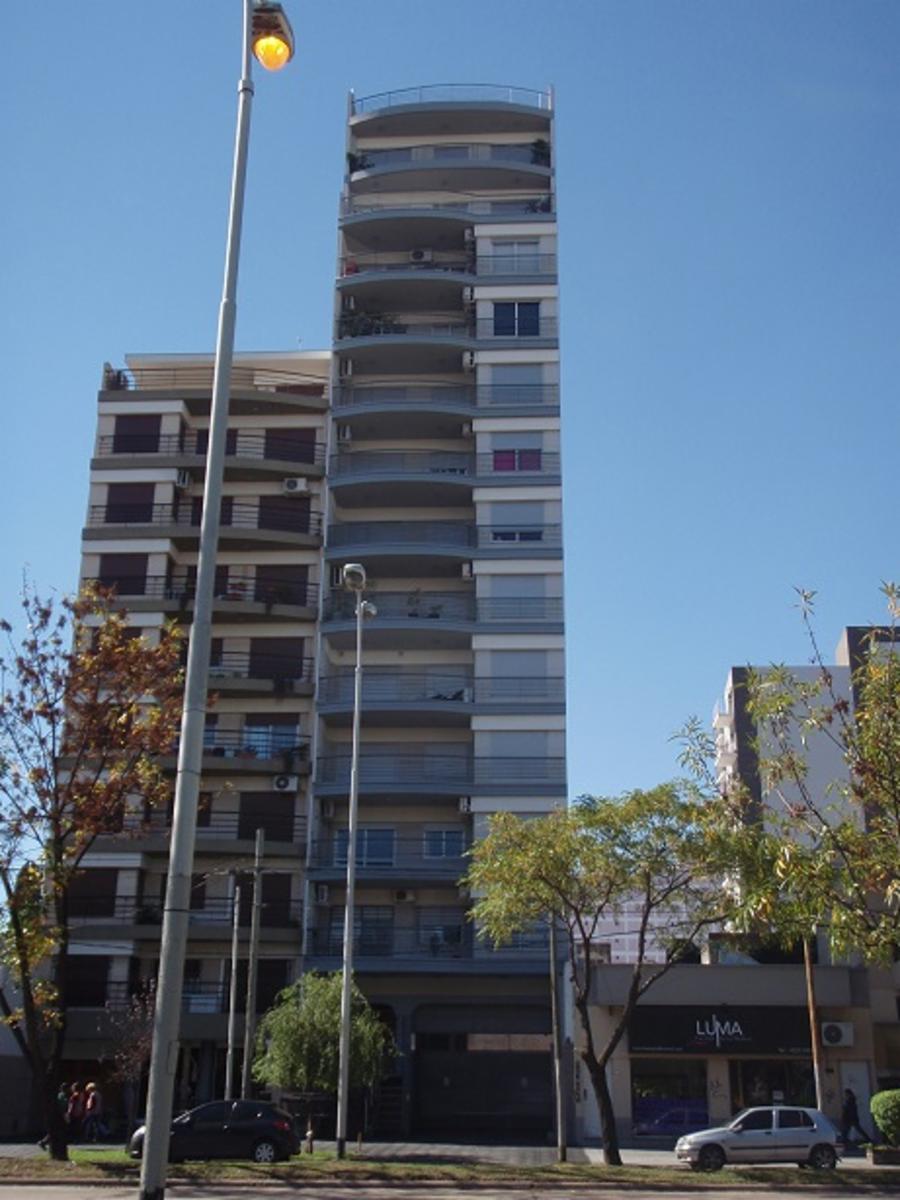 Departamento de 3 ambientes de 99mts en edificio de categoria