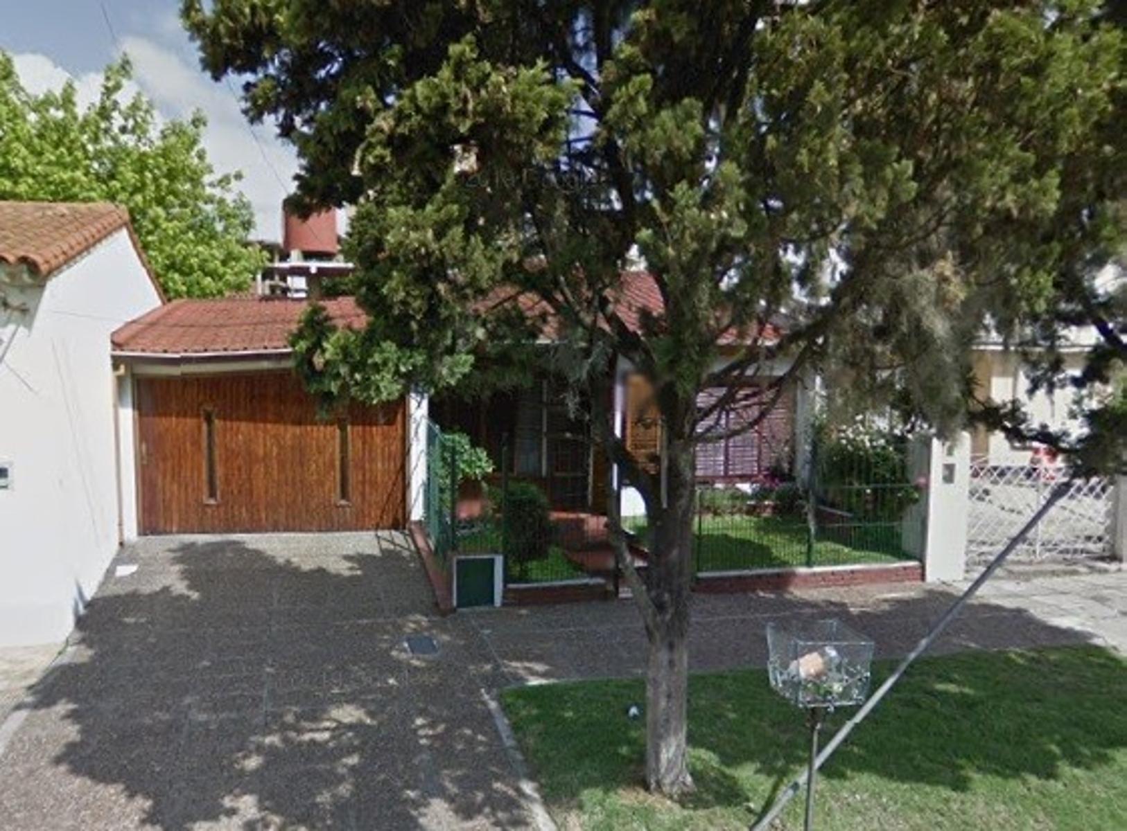 Casa sobre amplio terreno