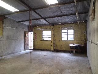 ALQUILER - VILLA MADERO - GALPON DE 90 m2 CON VIVIENDA DE 5 AMBIENTES .-