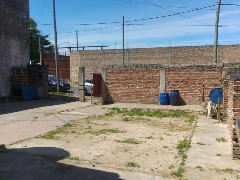 VENTA - LA TABLADA - LOTE 12m x 16,93 m MAS CASA  DE 3 AMBIENTES A REFACCIONAR 