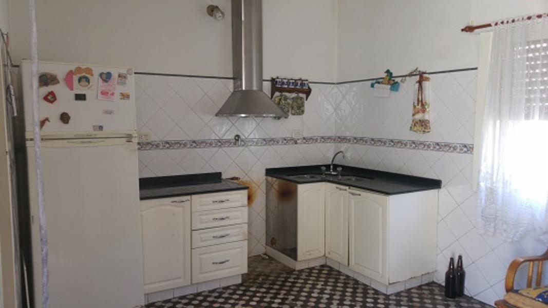 VENTA - VILLA MADERO - CASA DE 3 AMBIENTES CON GARAJE - CONSTRUIDO SOBRE LOTE DE 8.66 X 28.00