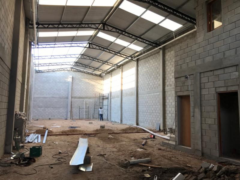 ALQUILER - LA TABLADA - EXCELENTE GALPON A ESTRENAR - SUP. 300 m2 CON OFICINA y VESTUARIO - ZONA M.I. - 