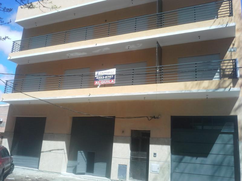 ALQUILER - VILLA CELINA - EXCELENTE DEPARTAMENTO DE 3 AMBIENTES - CONTRA FRENTE  CON PATIO y GARAJE