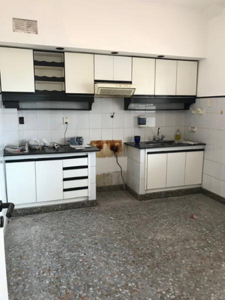 ALQUILER - VILLA MADERO - AMPLIO  PH 3 AMBIENTES CON PATIO y TERRAZA - 1° PISO POR ESCALERA - SIN EXPENSAS