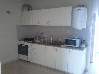 ALQUILER - RAMOS MEJIA - MONOAMBIENTE AMPLIO DIVISIBLE - CON PATIO - SIN EXPENSAS