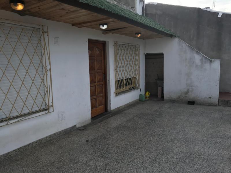 ALQUILER - VILLA MADERO - DEPARTAMENTO 3 AMBIENTES CON PATIO Y TERRAZA - 1° PISO POR ESCALERA - SIN EXPENSAS