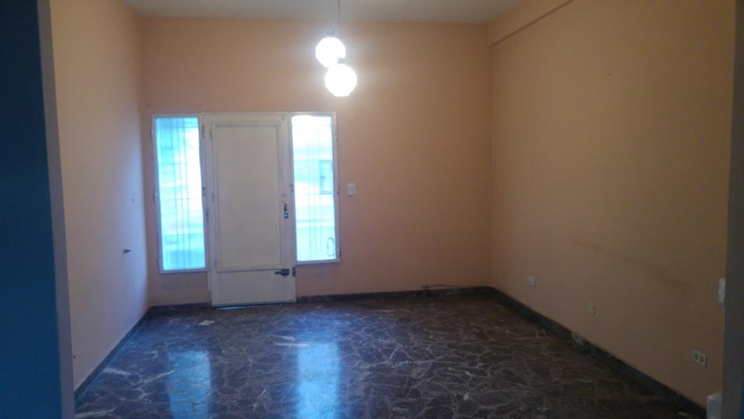 ALQUILER - CASA DE 3 AMBIENTES CON PATIO, TERRAZA y GARAJE