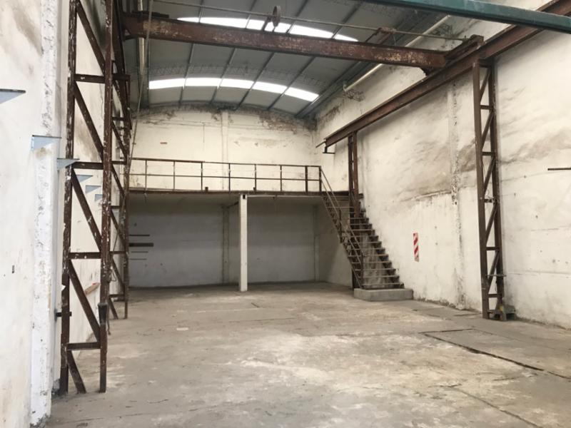 ALQUILER  - LOMAS DEL MIRADOR - GALPON 250 M2 -