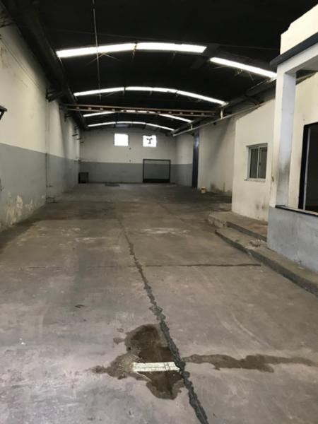 ALQUILER - VILLA MADERO - GALPON 300 m2 APROX. - CON DOS OFICINAS y DOS BAÑOS