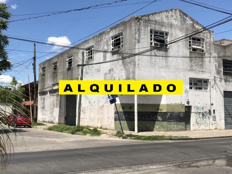 ALQUILER  -  GALPON 480 m2 Aprox. - CON MONTACARGAS - EN DOS PLANTAS -