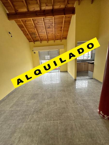ALQUILER - DEPARTAMENTO 2 AMBIENTES -  AL FRENTE CON BALCÓN Y PATIO