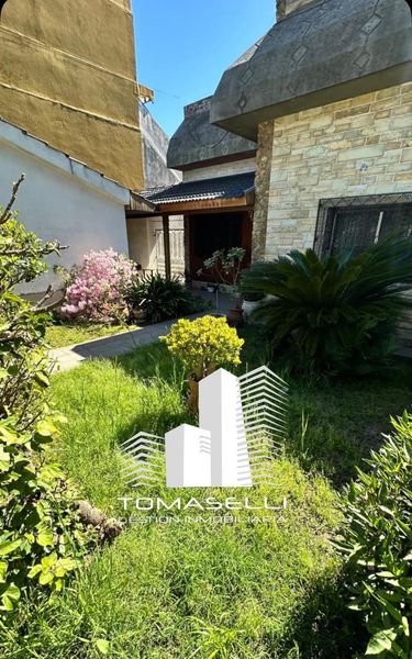 VENTA - CASA 3 AMBIENTES - GALPON y COCHERA - IDEAL PARA VIVIR YTRABAJAR- A METROS DE AVENIDA CROVARA