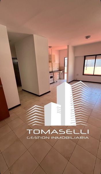 ALQUILER - DEPARTAMENTO 3 AMBIENTES CON PATIO