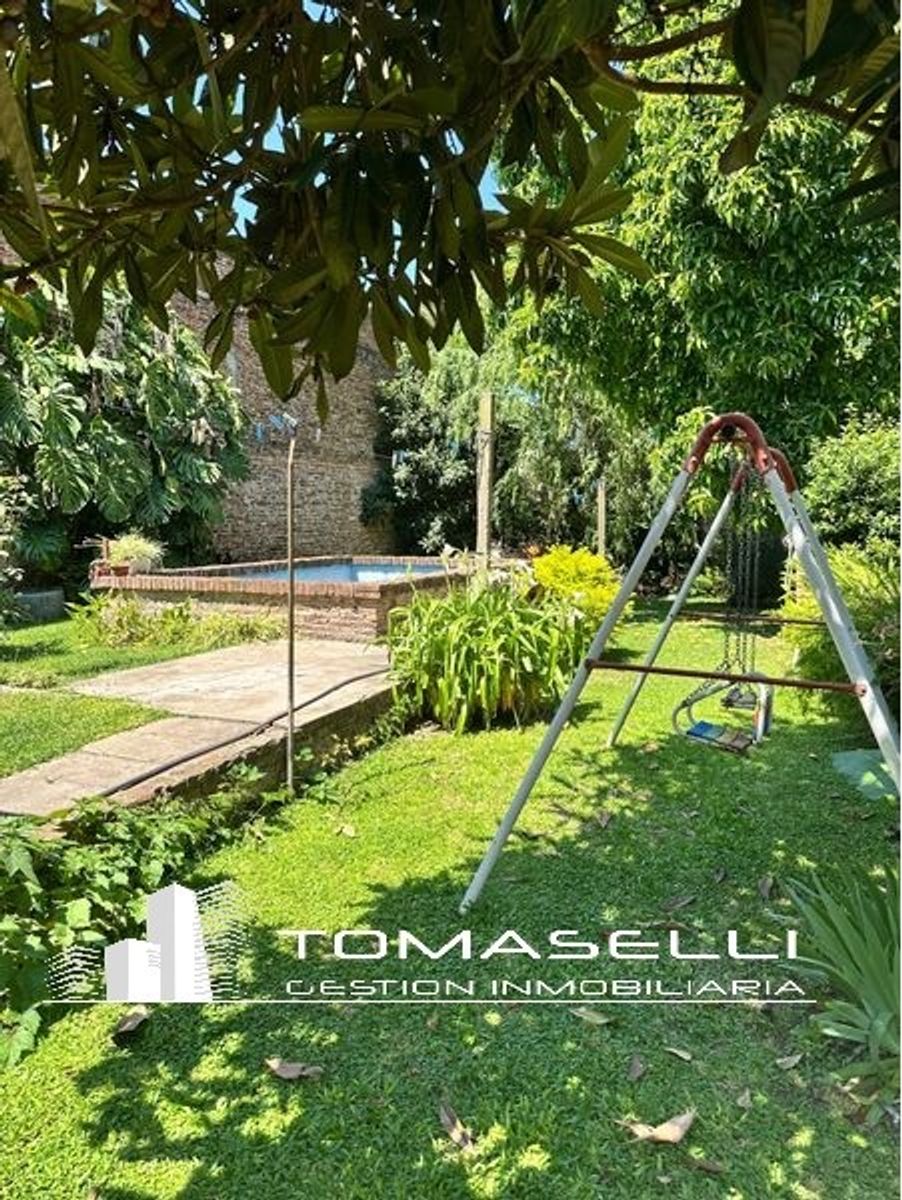 VENTA - CASA MULTIFAMILIAR - TAPIALES - SOBRE AVDA. B. SUR MER