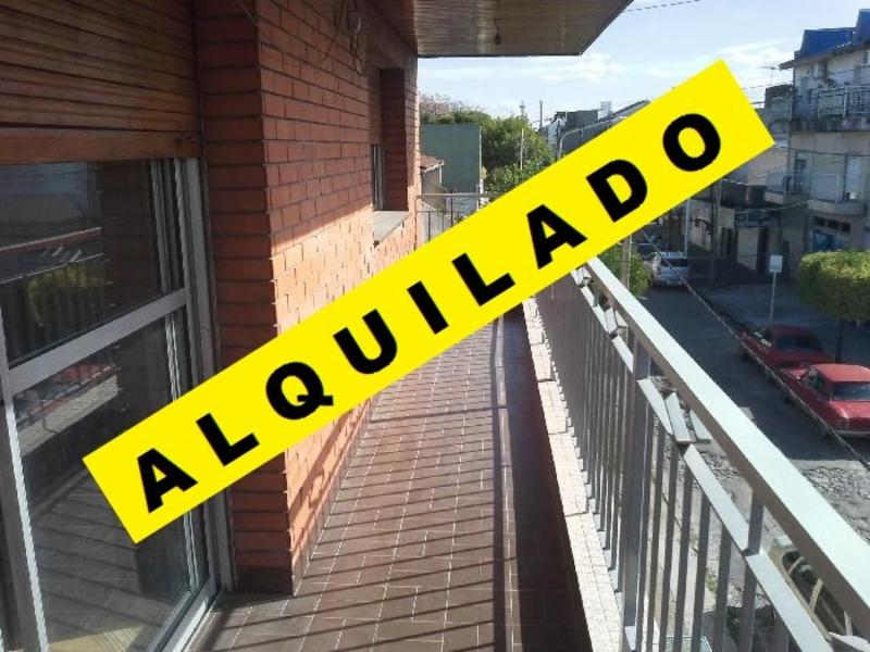 ALQUILER DEPTO. 4 AMBIENTES MUY LUMINOSO, CON PATIO y BALCON A METROS DE AVENIDA CROVARA y ALFREDO PALACIOS